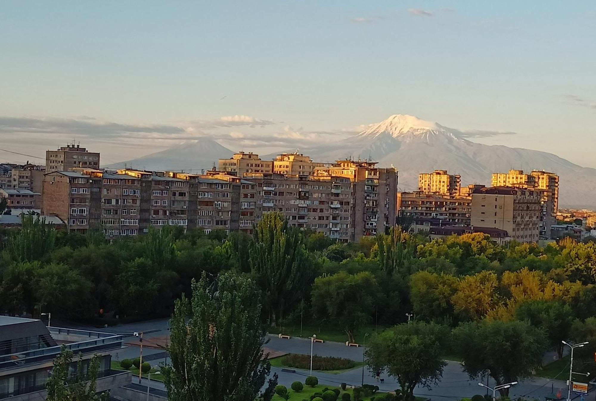 Umba Apartment N5 - Balcony And Mount Ararat View 예레반 외부 사진